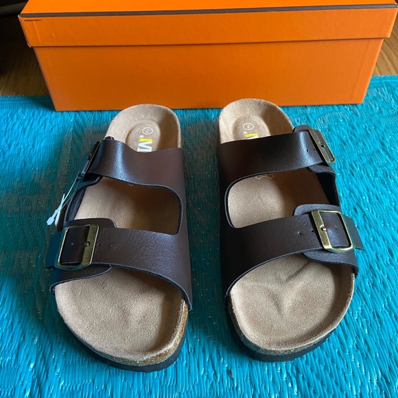 Sandals - Picture 2 of 8